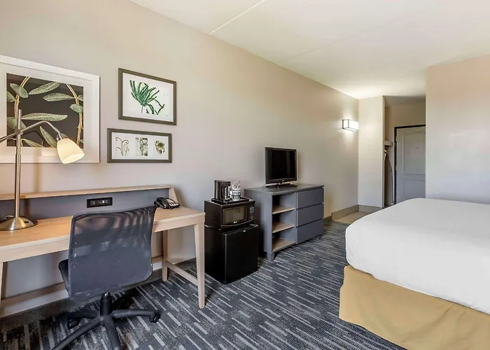 Country & By Radisson, Mesa, Az Hotel